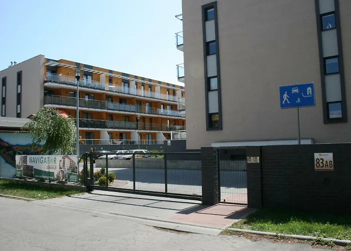 Grey & White Pogodne *