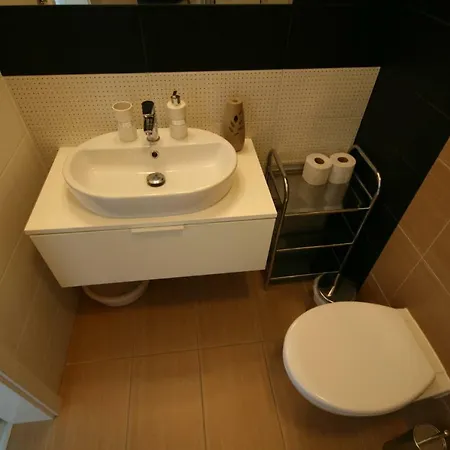 Grey & White Pogodne Apartment